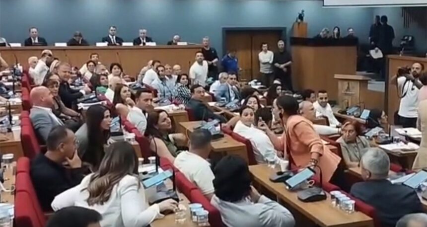AKP’nin verdiği önerge meclisi karıştırdı: Bunlar nasıl cümleler?