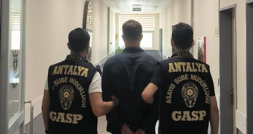 Antalya’da oyuncak tabancayla soyguna teşebbüs