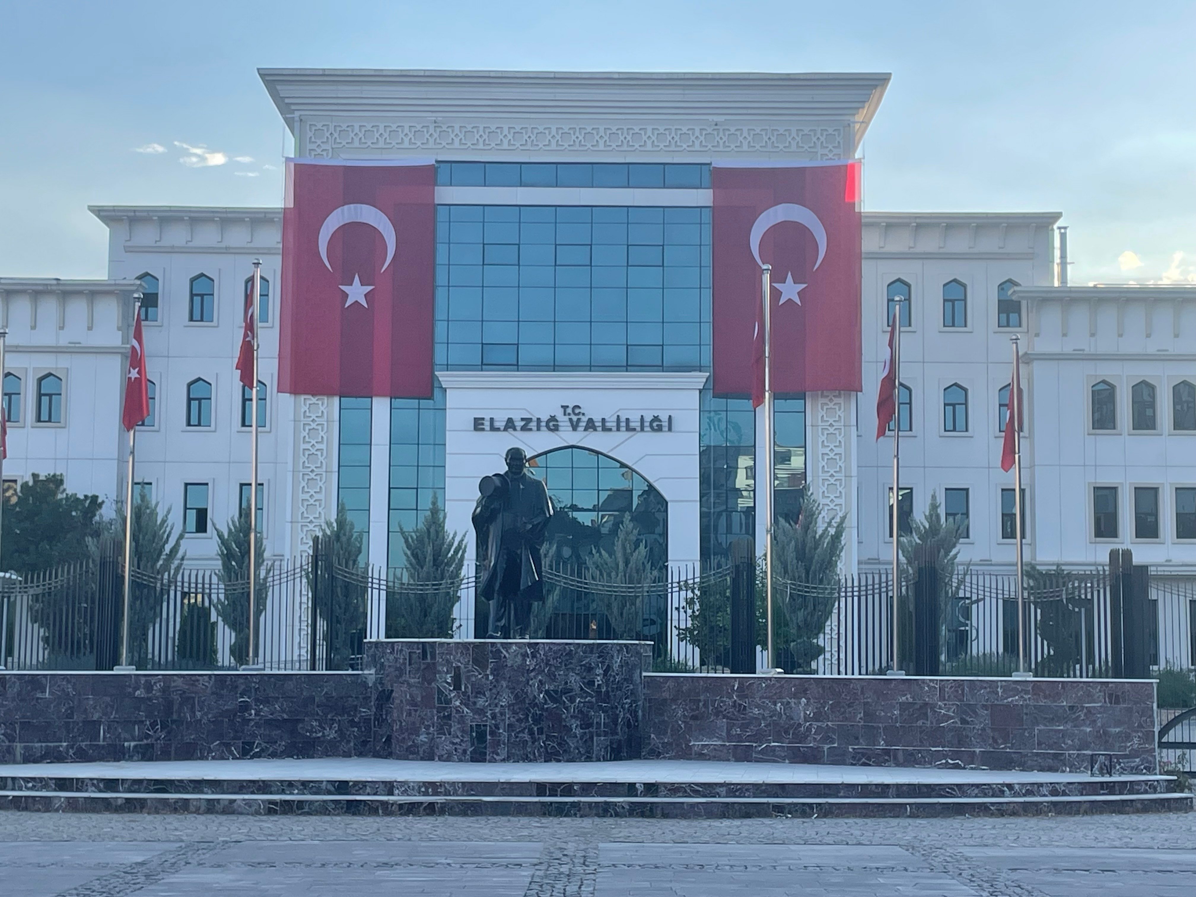 Atatürk'ü yok saymıştı… SÖZCÜ yazdı, Vali hatırladı!