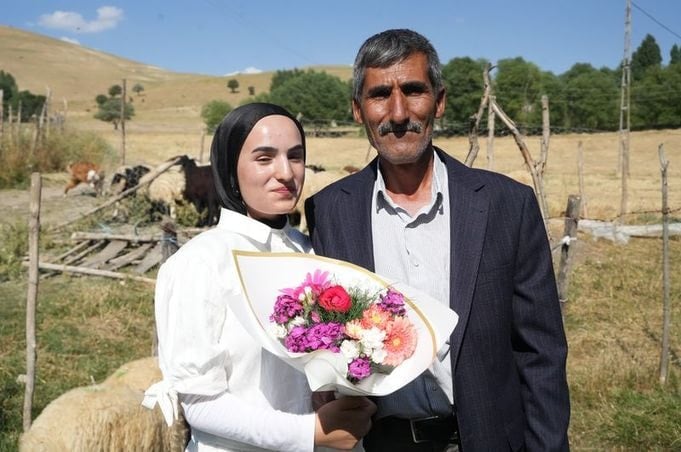 Babasının çiçekle beklediği kız bakın kaç puan aldı