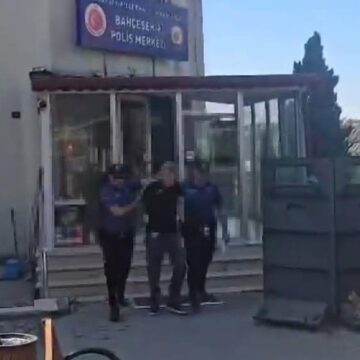 Başakşehir’de eşini bıçaklayarak öldürdü