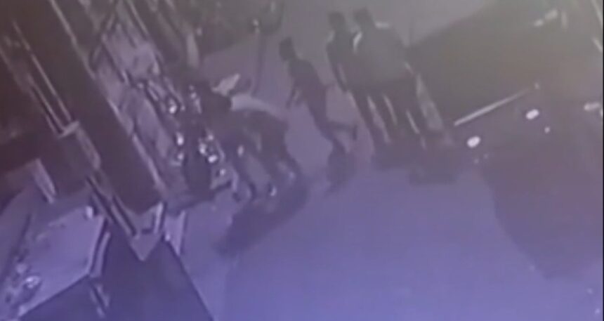 Beyoğlu’nda seyyar satıcıyı döverek öldürdüler