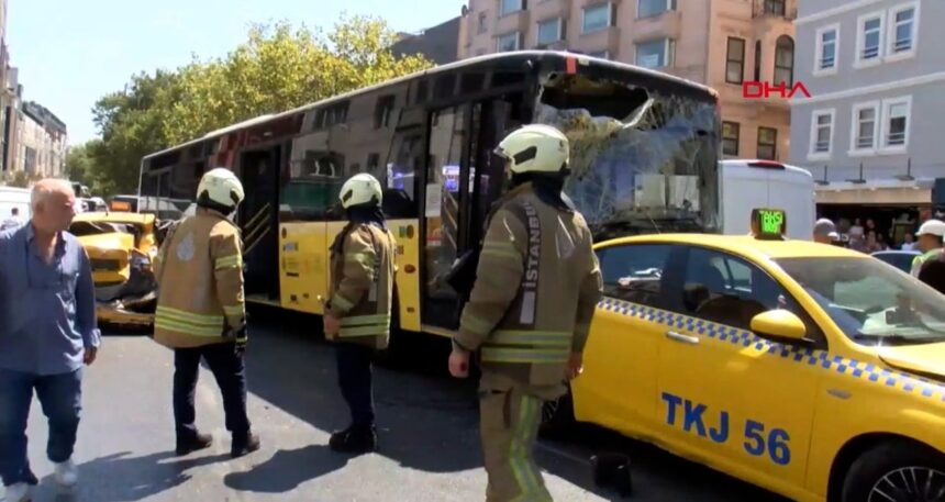 Beyoğlu’nda zincirleme kaza: Çok sayıda yaralı var