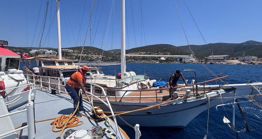 bodrum-aciklarinda-su-alan-tur-teknesindeki-6-turist-kurtarildi-DEaHsqya.jpg Bodrum açıklarında su alan tur teknesindeki 6 turist kurtarıldı