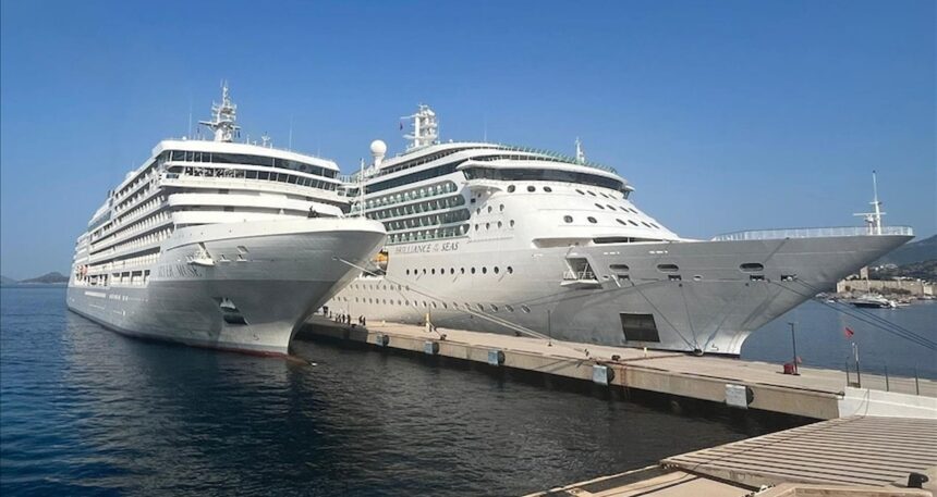 Bodrum’a iki kruvaziyerle 2 bin 277 yolcu geldi