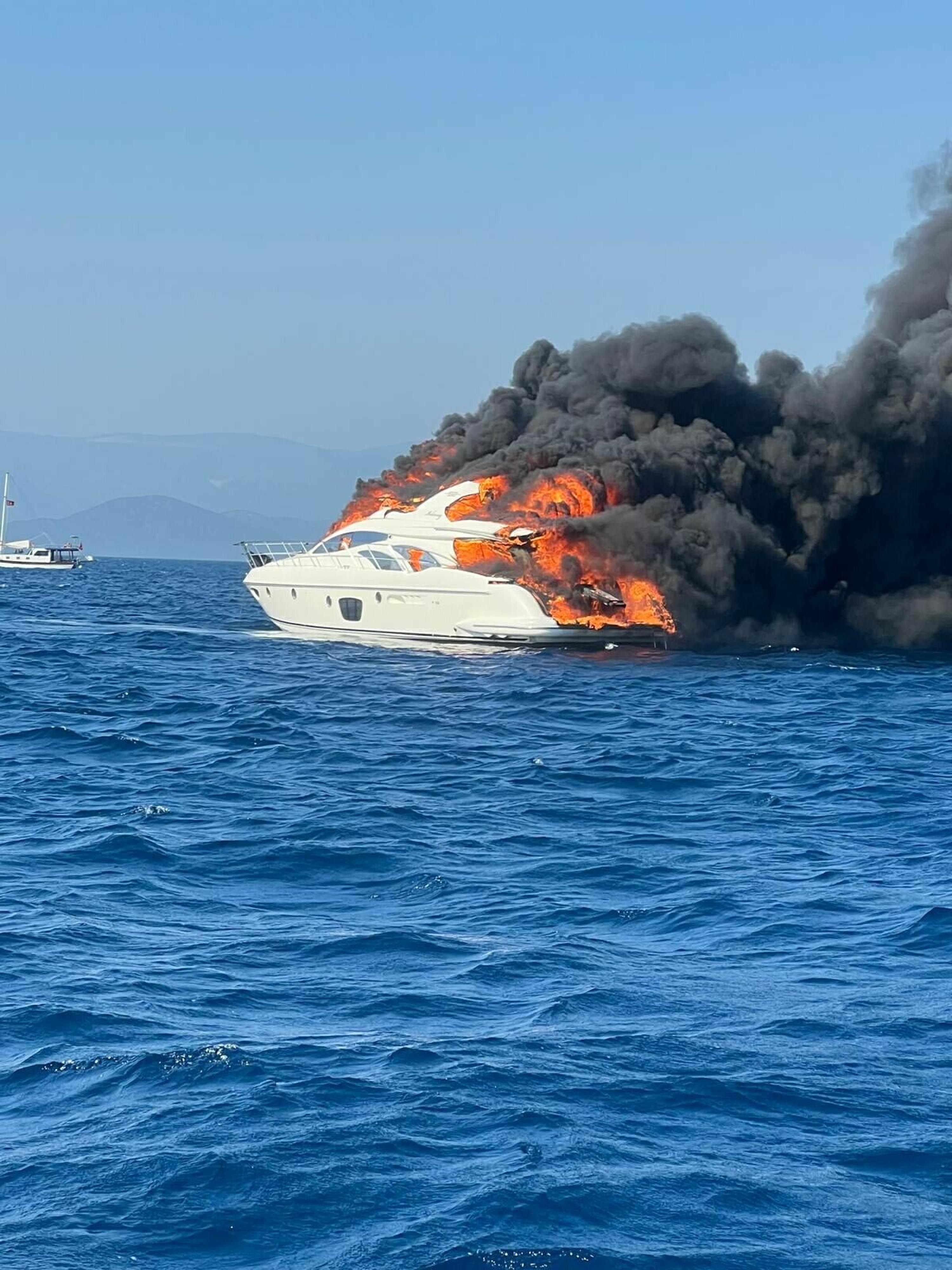 Bodrum'da küle dönen lüks yatın sahibi ünlü iş insanı çıktı