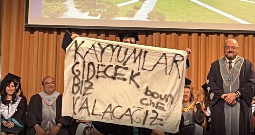 Boğaziçi Üniversitesi’nde kayyum karşıtı pankart açan gencin yüksek lisansı iptal edildi