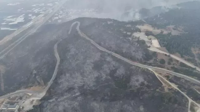 Bursa'da felaketin fotoğrafı... Alevler tam evlerin dibine böyle sokulmuş