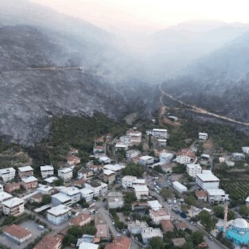 Bursa’da felaketin fotoğrafı… Alevler tam evlerin dibine böyle sokulmuş