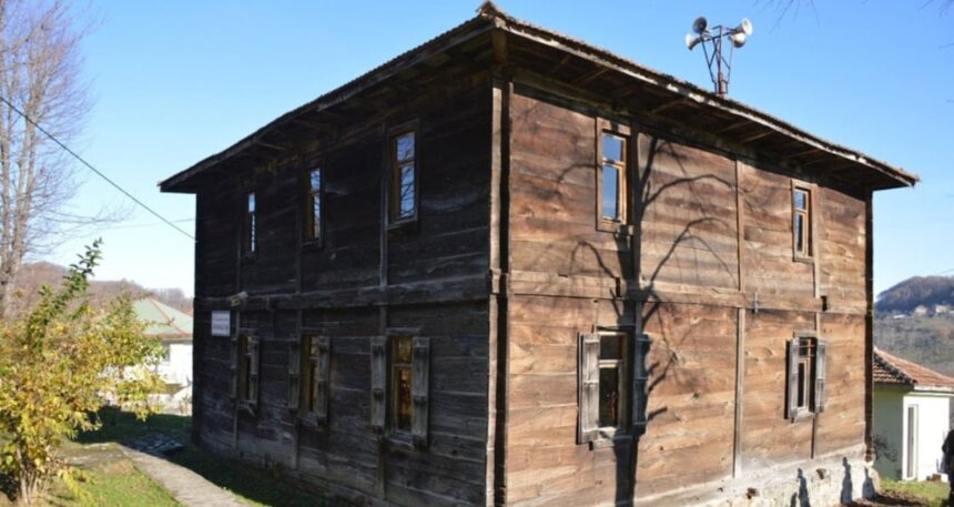 Cami çalındı kavgası büyüyor