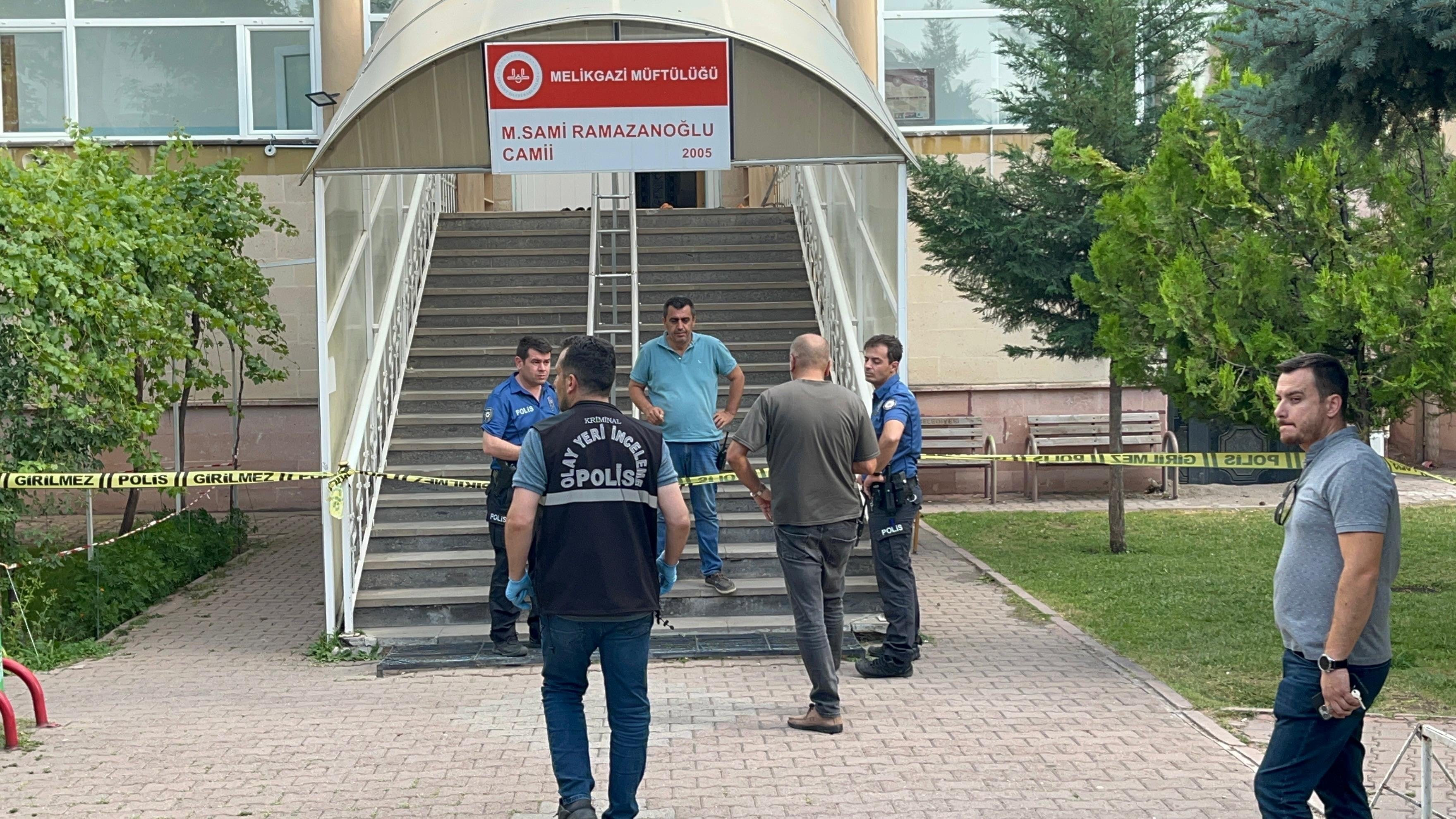Camideki korkunç cinayetin görüntüleri ortaya çıktı