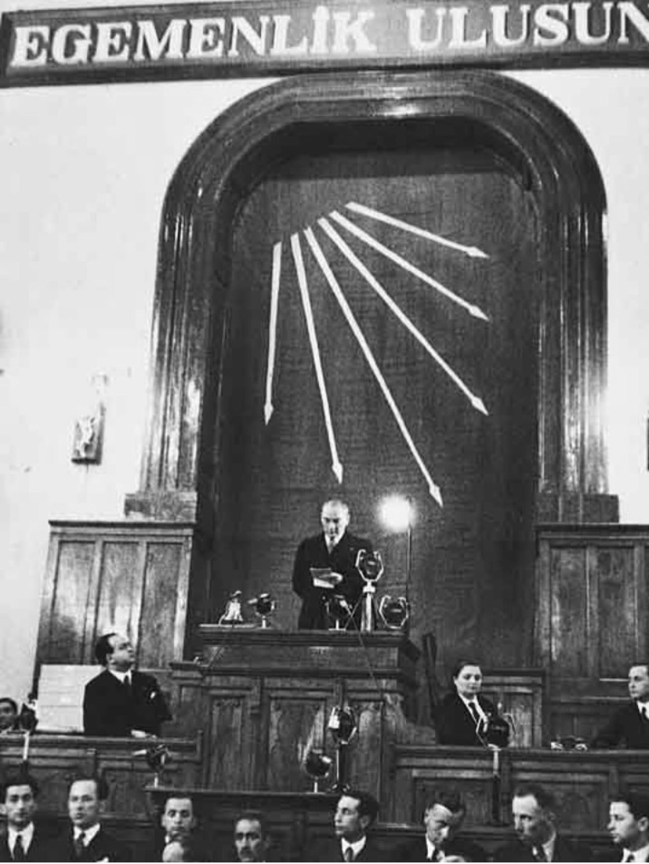 Cemil Tugay'dan 'Atatürk'lü kurultay mesajı