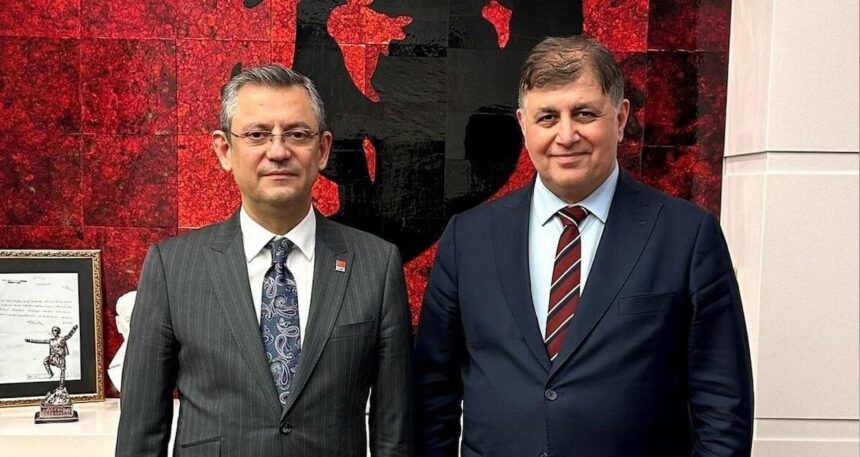 Cemil Tugay’dan ‘Atatürk’lü kurultay mesajı