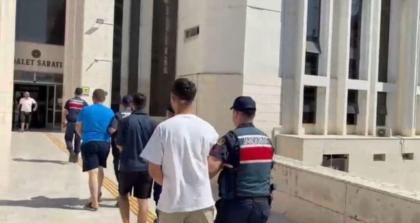 Cezaevinden firar eden hükümlüler denizde yakalandı