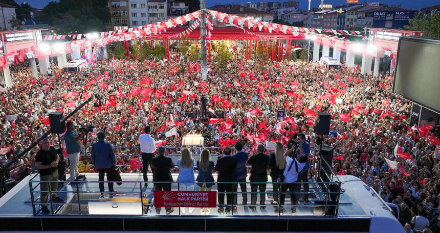 CHP’nin Bakırköy mitingine giden TİP’lilere gözaltı