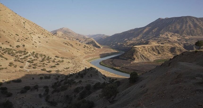 Cumhurbaşkanı açıkladı, komşuda su krizi patlak verdi: Son yüz yılın en düşük seviyesine indi