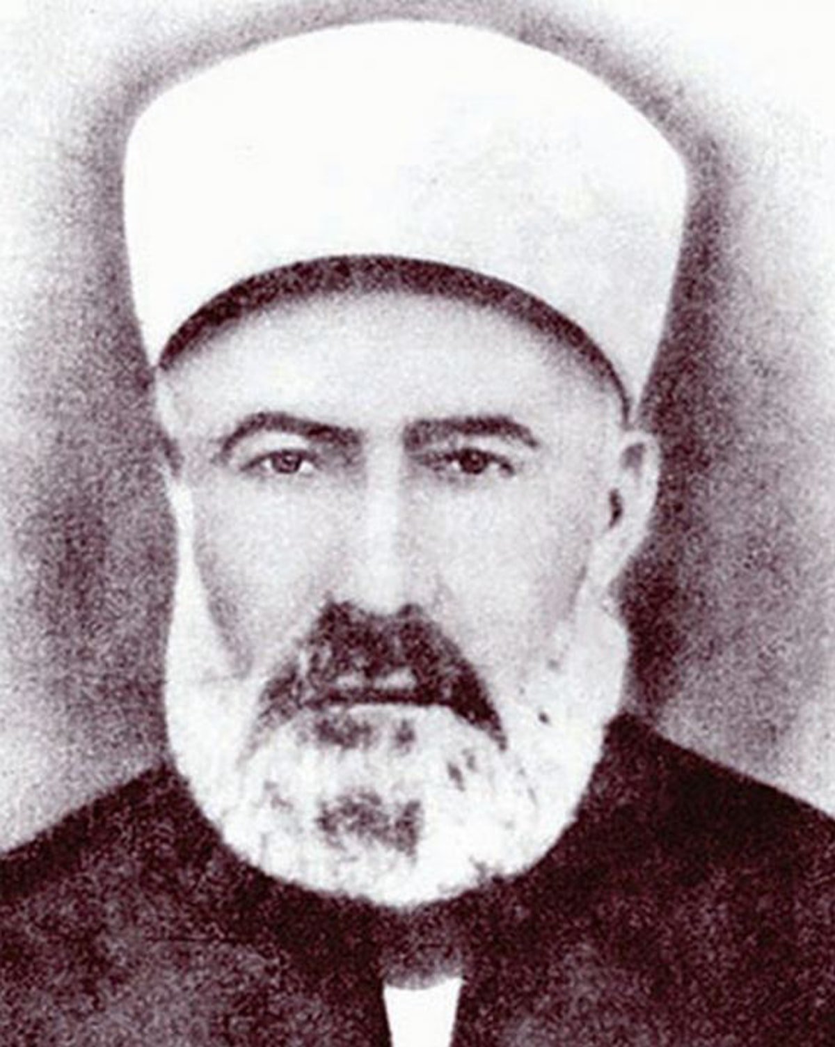‘Cumhuriyet düşmanı’nı asıldığı meydanda andılar
