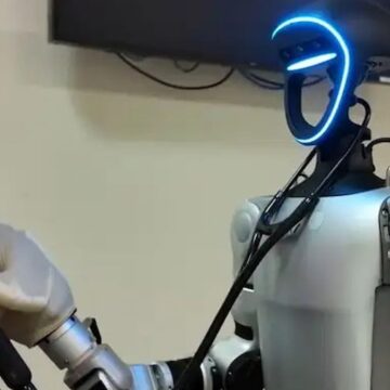 Doktorlar yerine robotlar geliyor! Ameliyata girdiler, muayene bile yaptılar