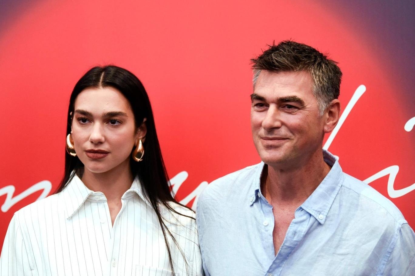 Dua Lipa'nın babası ünlü Türk şarkıcıyı aradı ve ikna etti