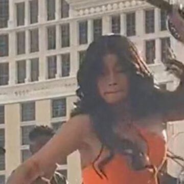 Dünyaca ünlü şarkıcı Cardi B’ye darp davası