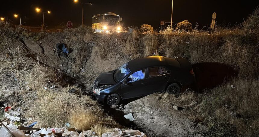 Elazığ’da otomobil şarampole devrildi