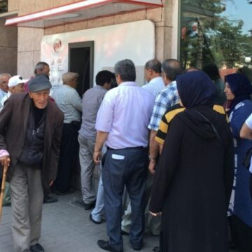 emekli-krediye-mahkum-oldu-Wi4nuJCJ.jpg Emekli krediye mahkum oldu