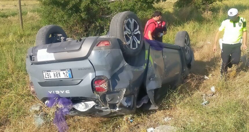 Erzincan’da otomobil devrildi: 1 ölü, 4 yaralı