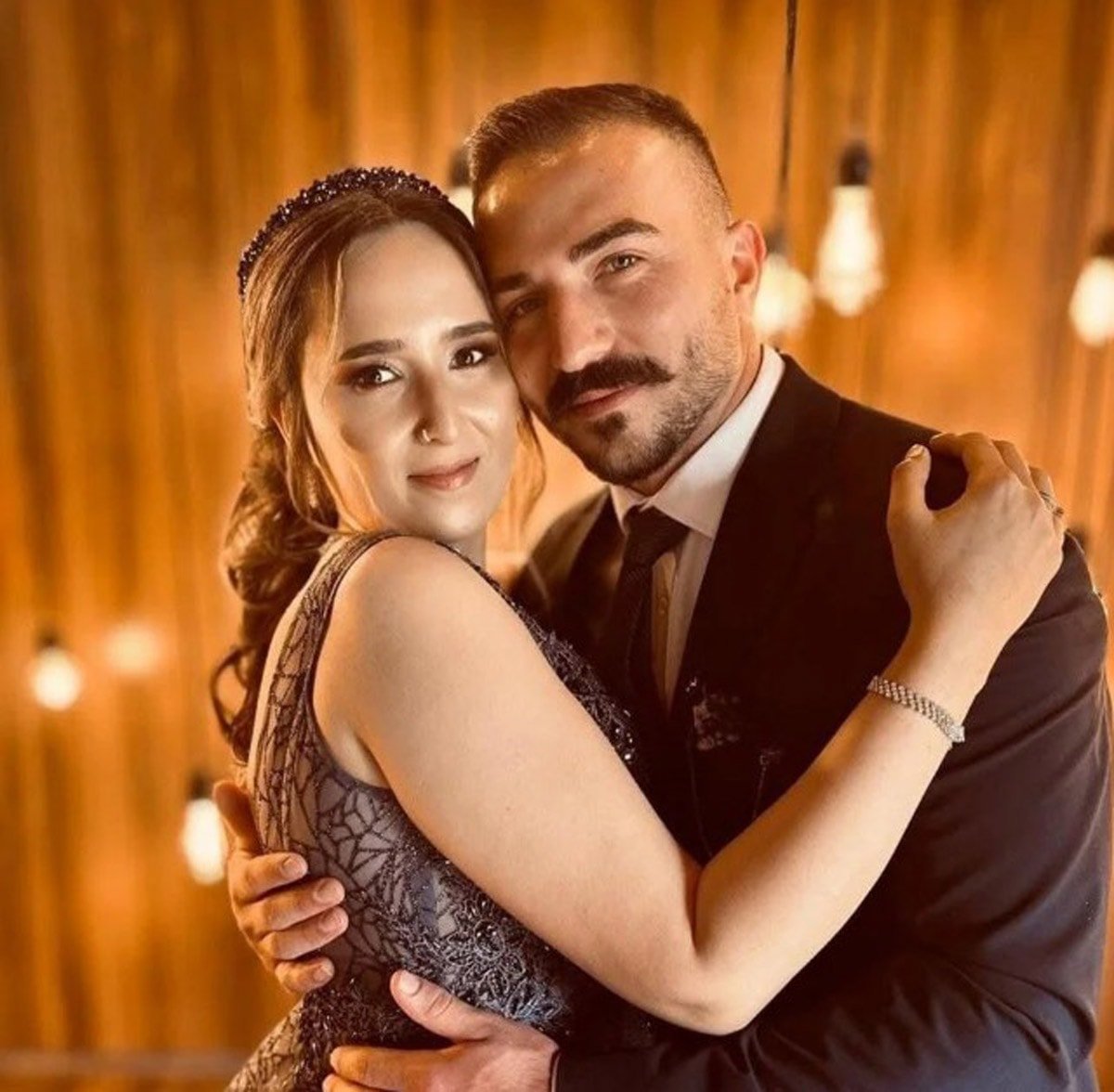 Evlendikten 10 gün sonra yangında şehit oldu