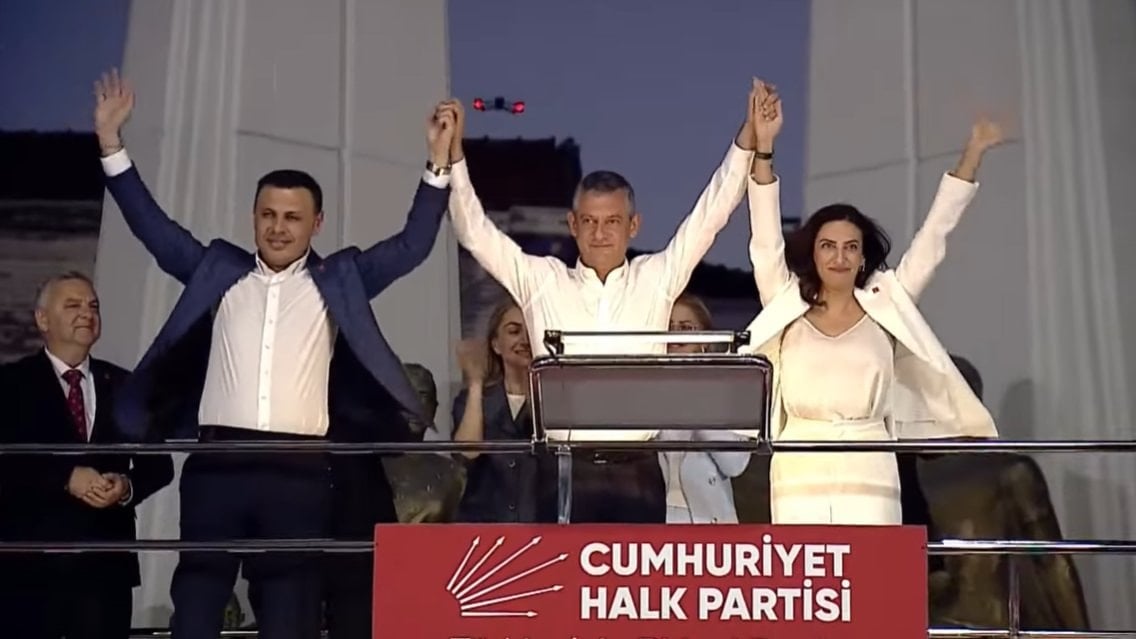 Evrim Rızvanoğlu ile Cem Avşar CHP'ye katıldı