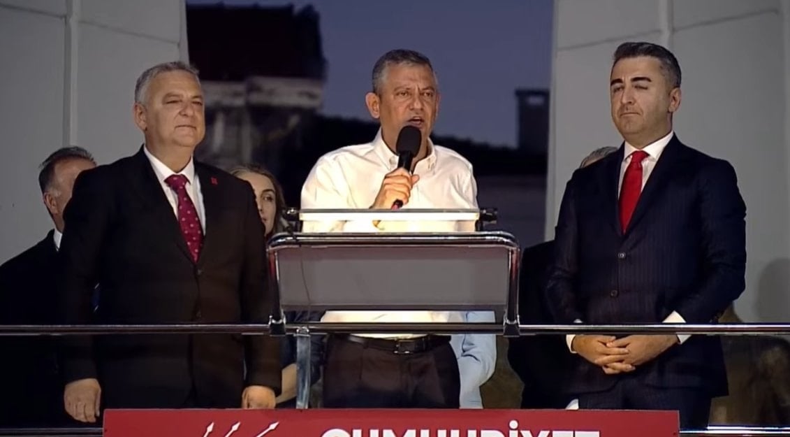 Evrim Rızvanoğlu ile Cem Avşar CHP'ye katıldı