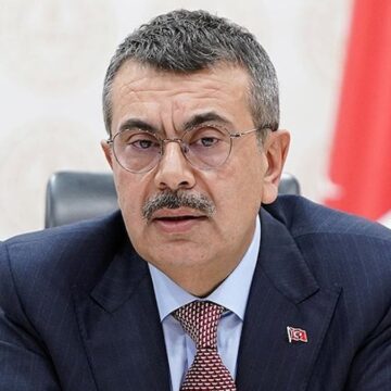 ‘Gerizekalıya anlatır gibi’ diyen Bakan Tekin, iktidara yakın isimlere ihale dağıtıyor
