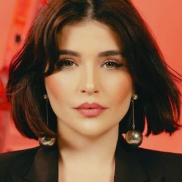 Gonca Vuslateri kızına koşarken ayağını sakatladı