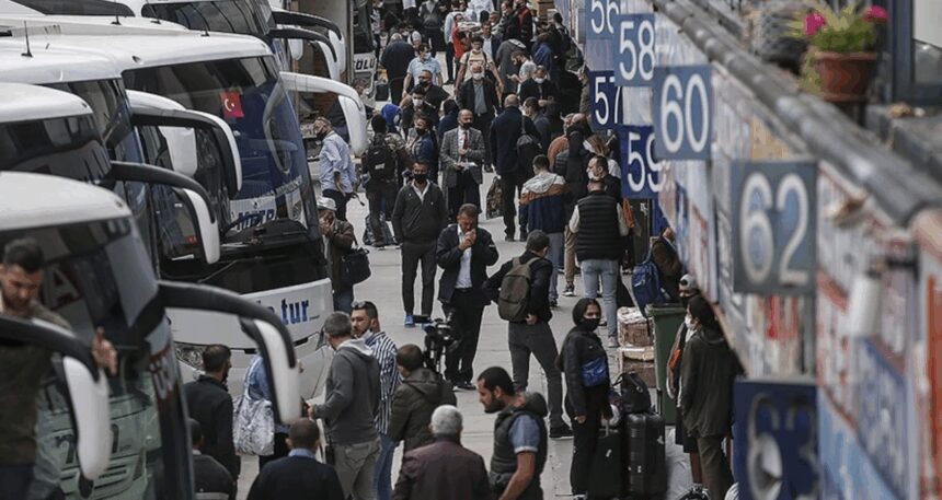 Haberi duyan şehir değiştirmek için sıraya girdi, otobüs biletleri hızla tükeniyor! İşte nedeni