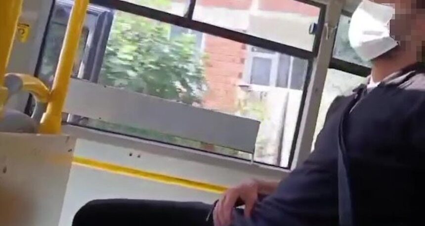 Halk otobüsünde mide bulandıran taciz