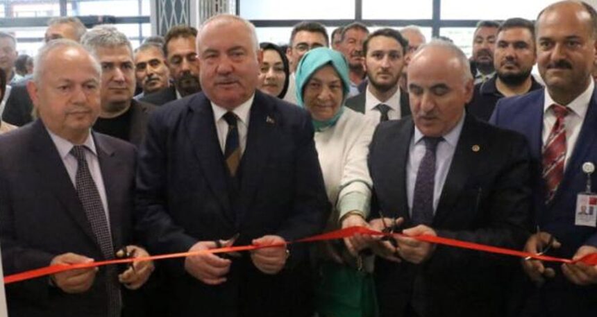 Hastanedeki MR’ı AKP’li milletvekili kırmızı kurdele keserek açtı
