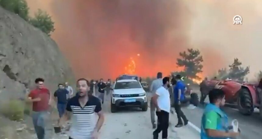 herkes-bu-soruyu-soruyor-gece-goruslu-yangin-helikopterleri-nerede-fBsv3Lrb.jpg Herkes bu soruyu soruyor: Gece görüşlü yangın helikopterleri nerede?