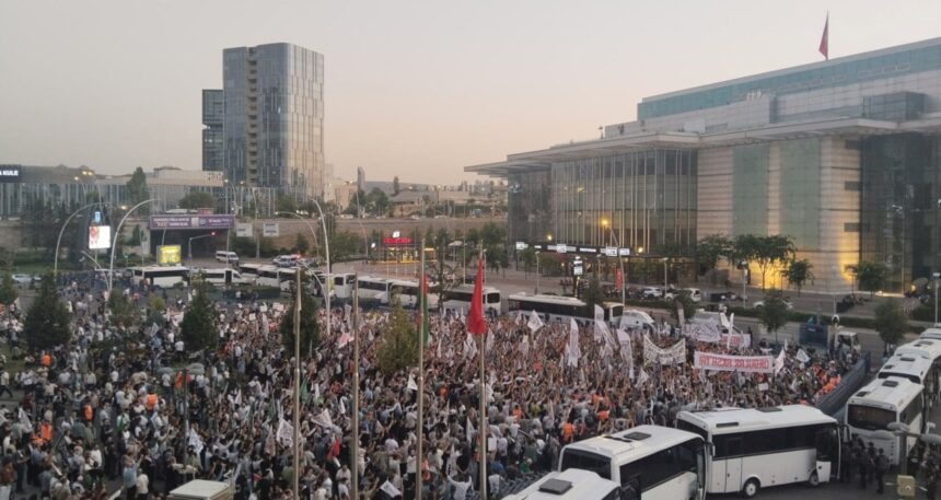 IBDA-C’li grup AKP’nin İsrail politikasını protesto etti: Leman’ı basanlar AKP’ye yürüdü!