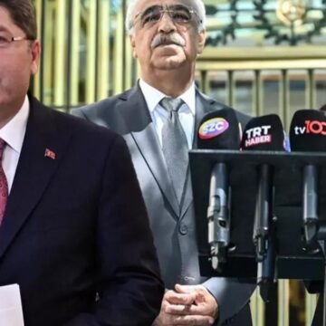 imrali-heyetinin-adalet-bakani-ile-gorusme-tarihi-belli-oldu-SUxxl53M.jpg İmralı heyetinin Adalet Bakanı ile görüşme tarihi belli oldu