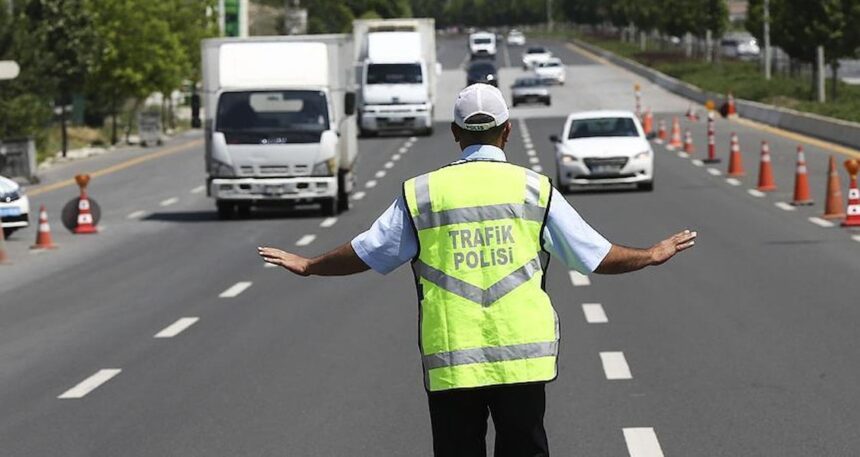 İstanbul’da bazı yollar 13.00 itibarıyla trafiğe kapatılacak