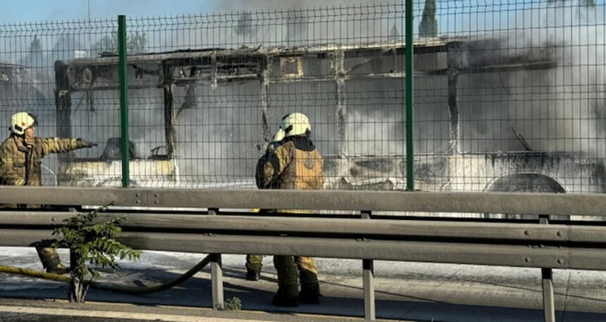 İstanbul’da metrobüste yangın