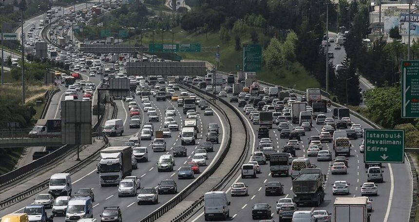 İstanbul’da trafik yoğunluğu yaz tatili dinlemedi