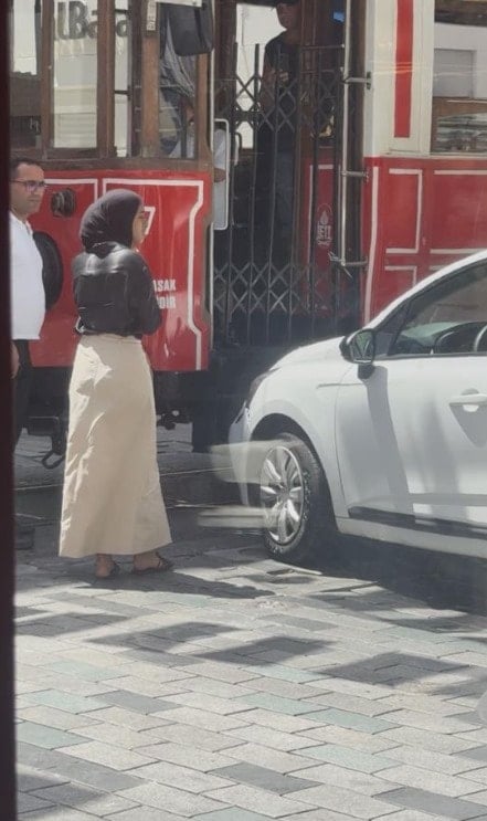 İstiklal Caddesi'nde korkutan kaza! Fren yerine gaza bastı