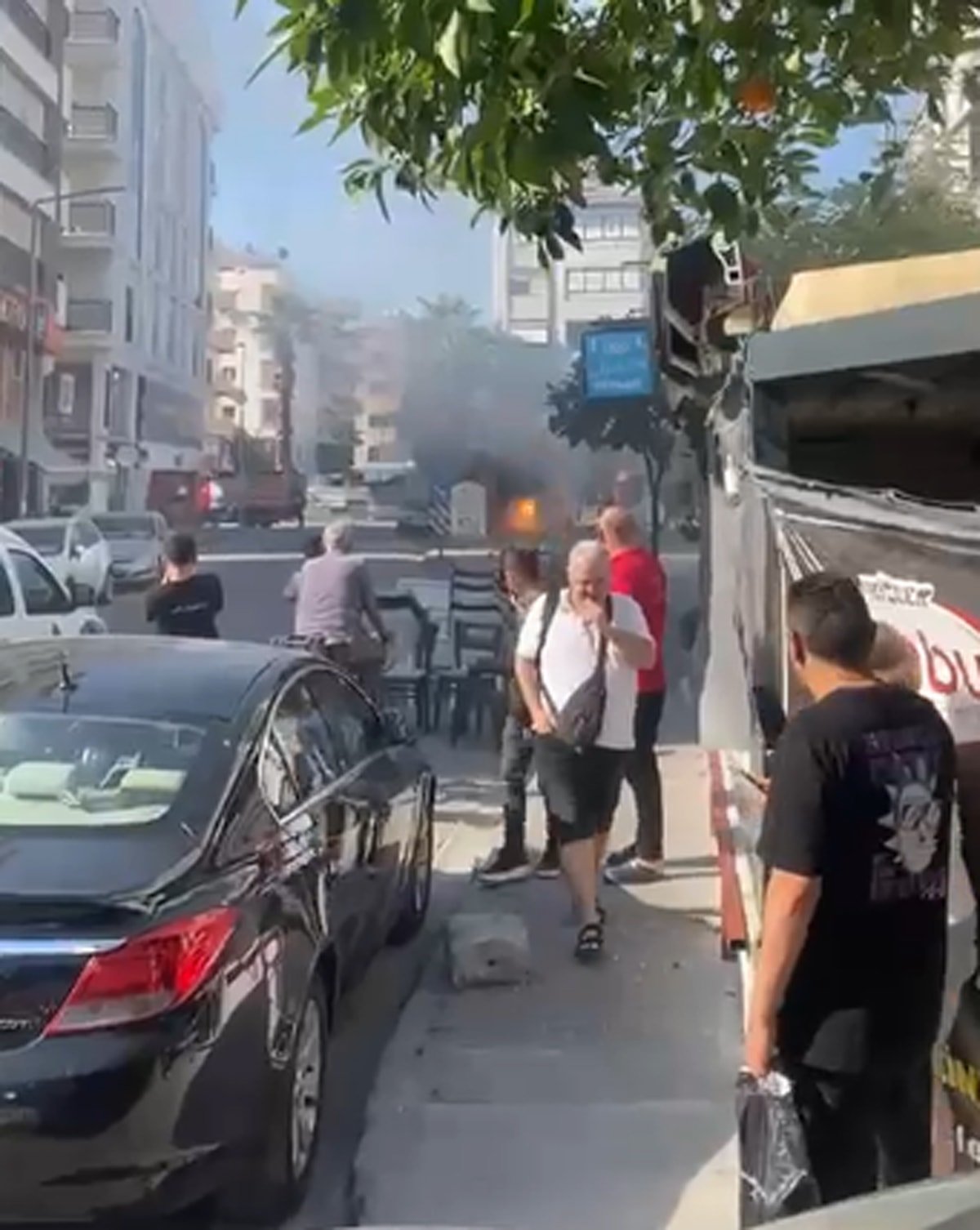 İzmir Karşıyaka'da trafo bomba gibi patladı, facianın eşiğinden dönüldü