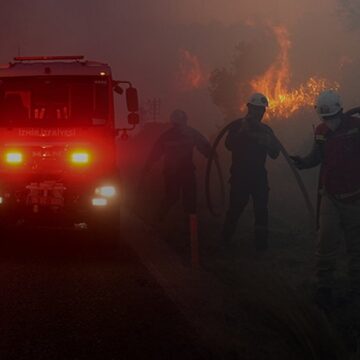 izmir-kiyameti-yasiyor-yanginlara-mudahale-suruyor-tahliyeler-var-otoyol-trafige-kapatildi-LsKyKl3I.jpg İzmir kıyameti yaşıyor! Yangınlara müdahale sürüyor; tahliyeler var, otoyol trafiğe kapatıldı…