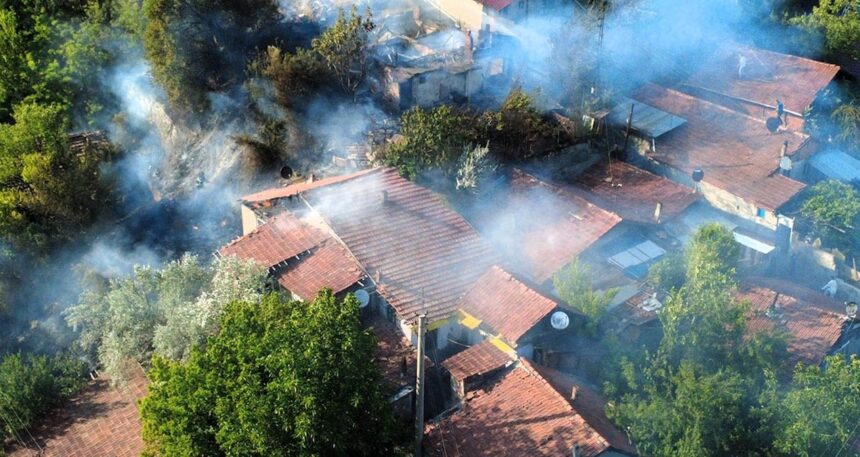 Karabük’te otluk alanda başlayan yangın 4 eve sıçradı