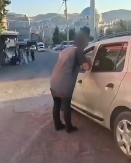 Karısını dövmek yetmedi! Araya girenler de payını aldı