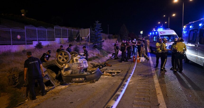 Kaza sonrası araçlar paramparça oldu, 2 kişi hayatını kaybetti