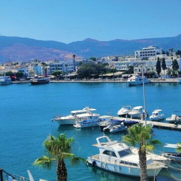 Kırmızı bültenle aranan Türk, komşu adada tatil yaparken yakalandı