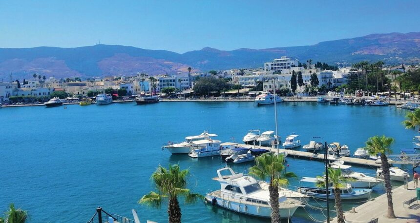 Kırmızı bültenle aranan Türk, komşu adada tatil yaparken yakalandı