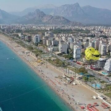 Kızılay denize sıfır olan 4 katlı binasını satıyor! Fiyatı dudak uçuklattı